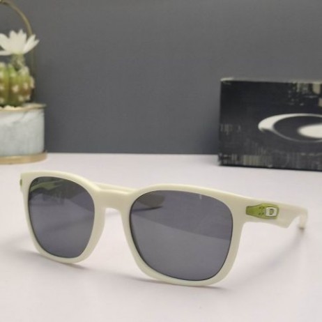 Oakley Garage Rock Sunglasses Matte Bone Frame Gray Polarized Lenses