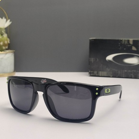 Oakley Holbrook Sunglasses Polished Black Frame Polarized Dark Gray Lenses