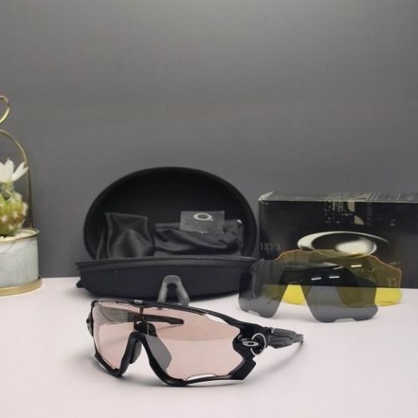 Oakley Jawbreaker Sunglasses Black Frame Prizm Golf Lenses
