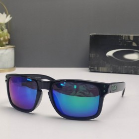 Oakley Holbrook Sunglasses Black Frame Polarized Sapphire Lenses Green Icon
